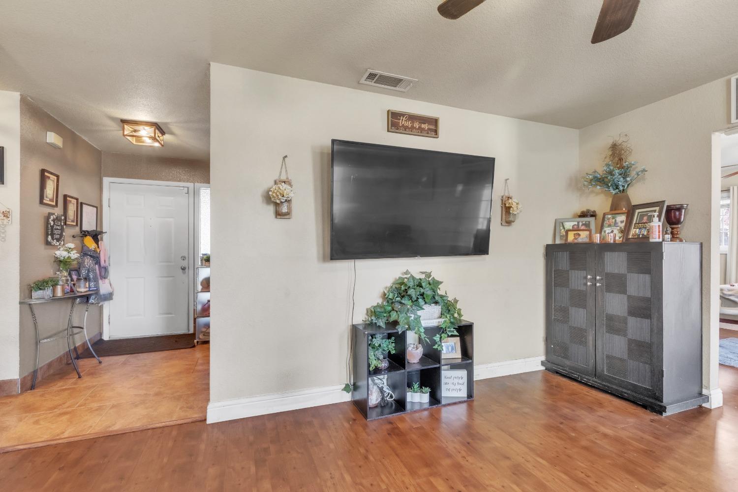 Detail Gallery Image 8 of 35 For 7662 Milldale Cir, Elverta,  CA 95626 - 4 Beds | 2 Baths