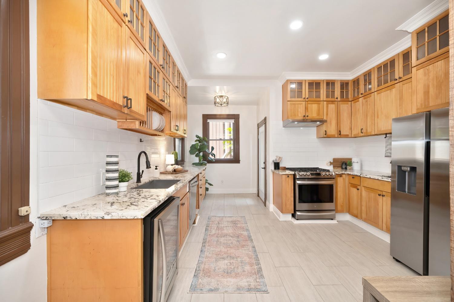 Detail Gallery Image 13 of 40 For 1111 U St, Sacramento,  CA 95818 - 4 Beds | 3/1 Baths
