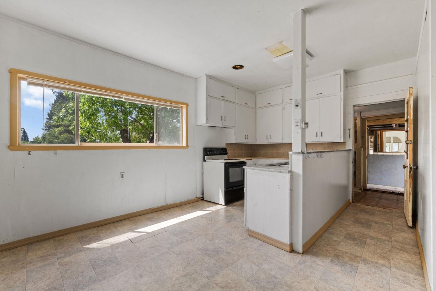 Detail Gallery Image 6 of 31 For 4615 Illinois Ave, Fair Oaks,  CA 95628 - 4 Beds | 1/2 Baths