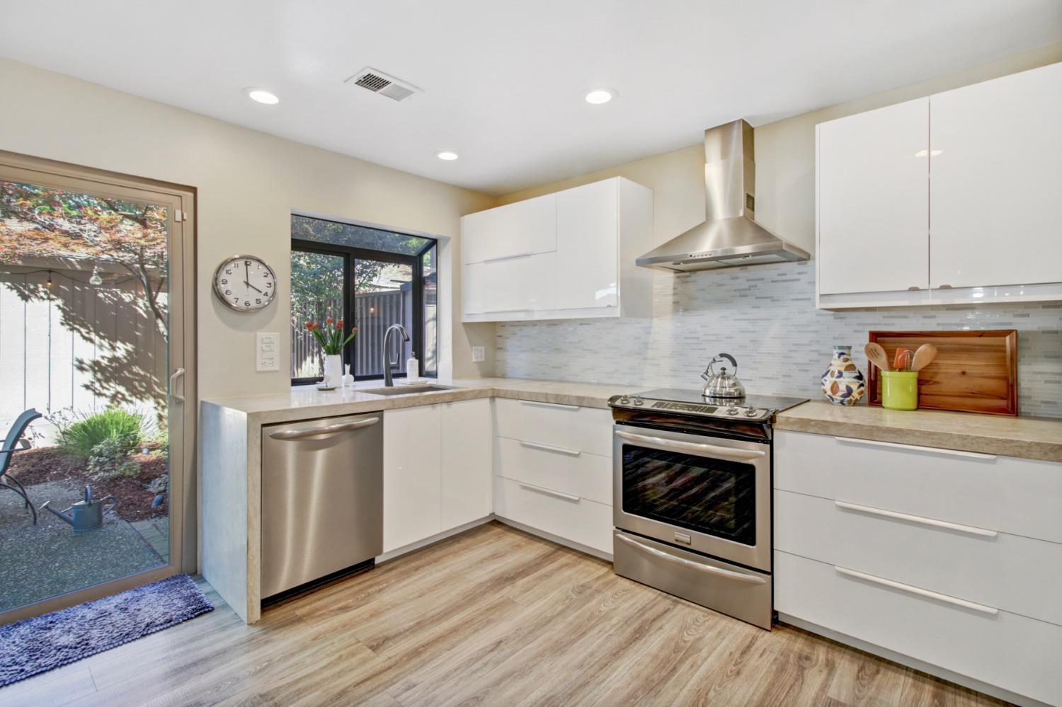 Detail Gallery Image 10 of 45 For 244 Hartnell Pl, Sacramento,  CA 95825 - 2 Beds | 2/1 Baths