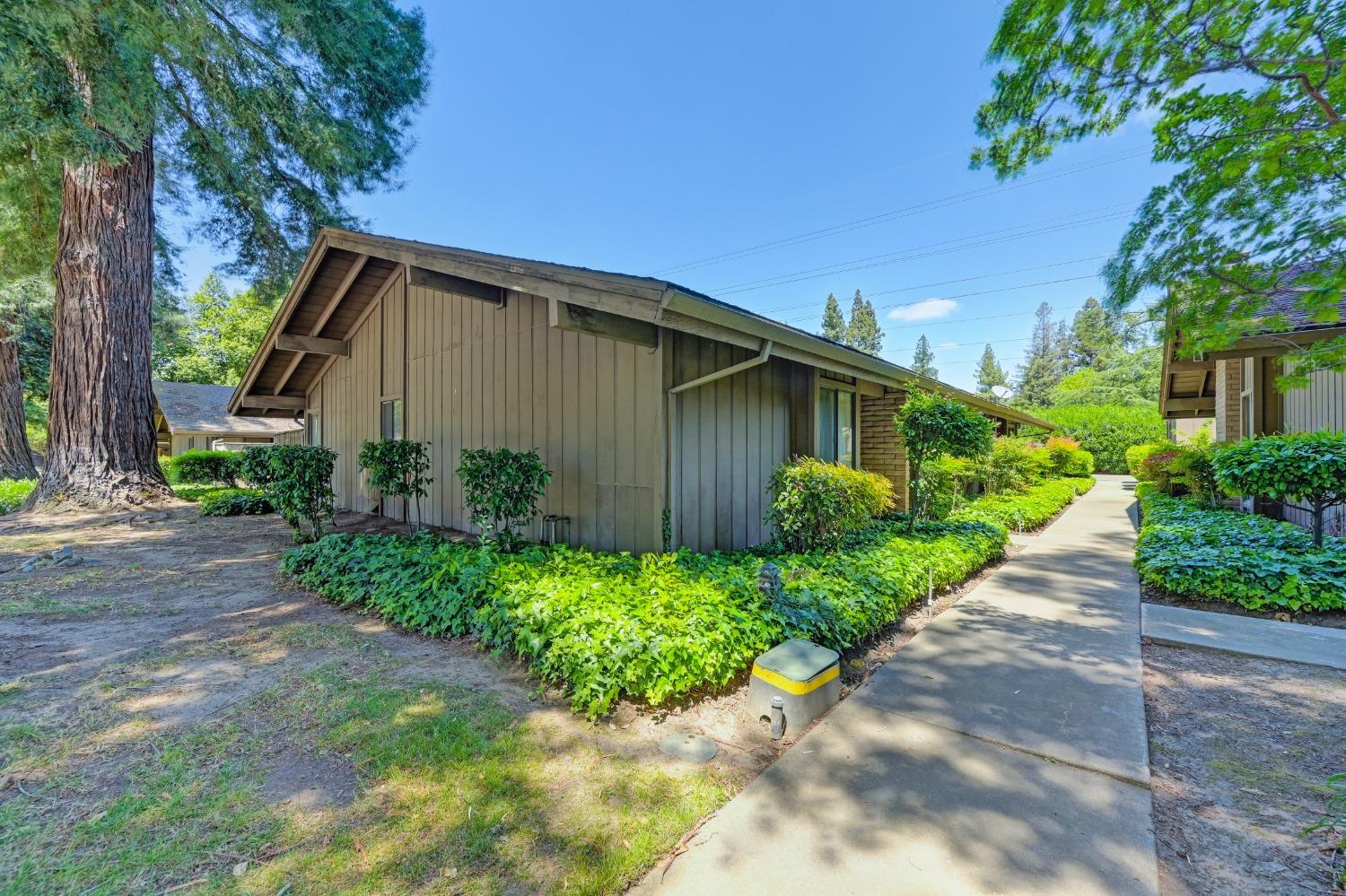 Detail Gallery Image 7 of 61 For 2473 American River Dr, Sacramento,  CA 95825 - – Beds | – Baths