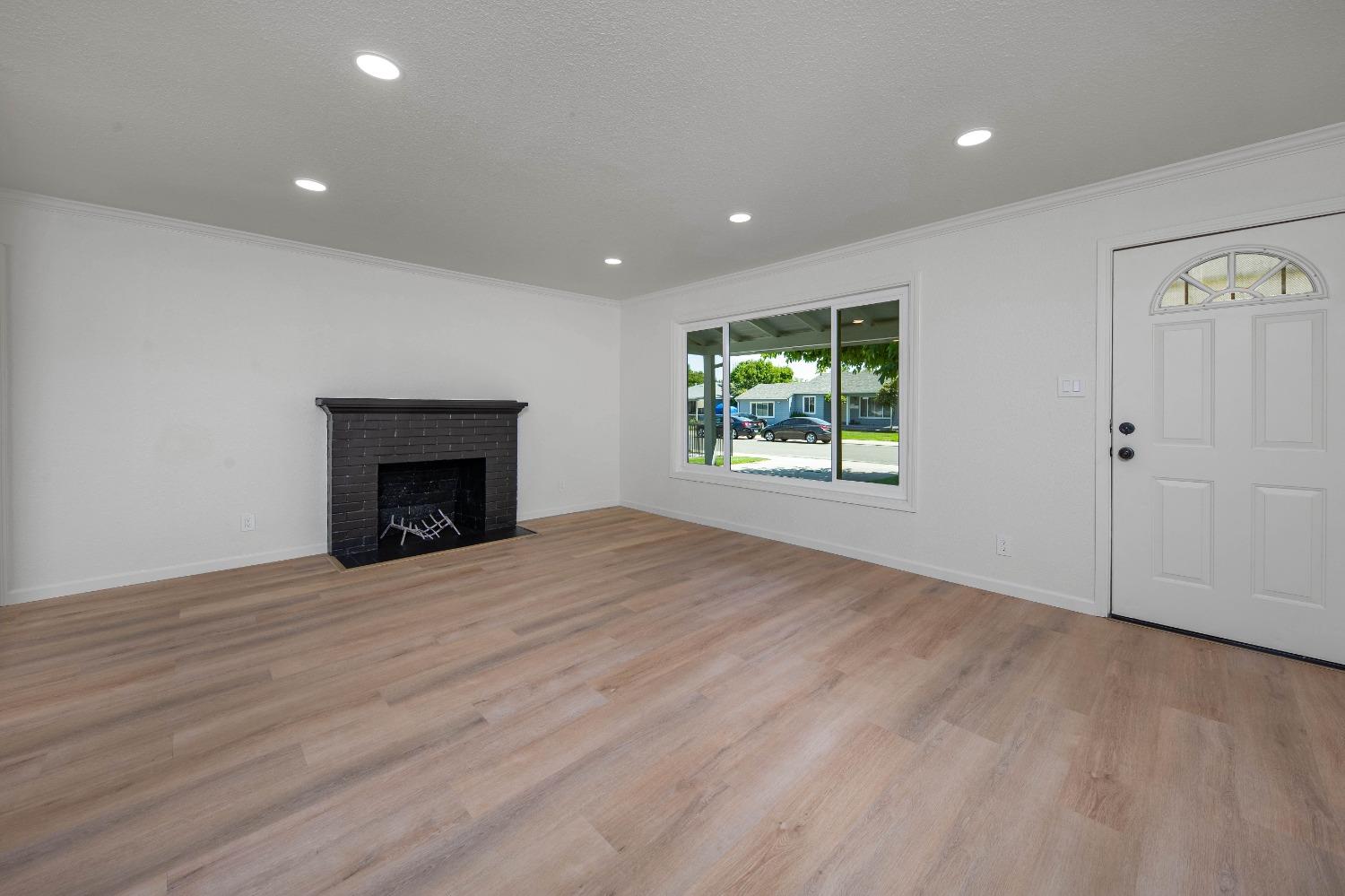 Detail Gallery Image 11 of 32 For 3037 W Monterey Ave, Stockton,  CA 95204 - 3 Beds | 1 Baths