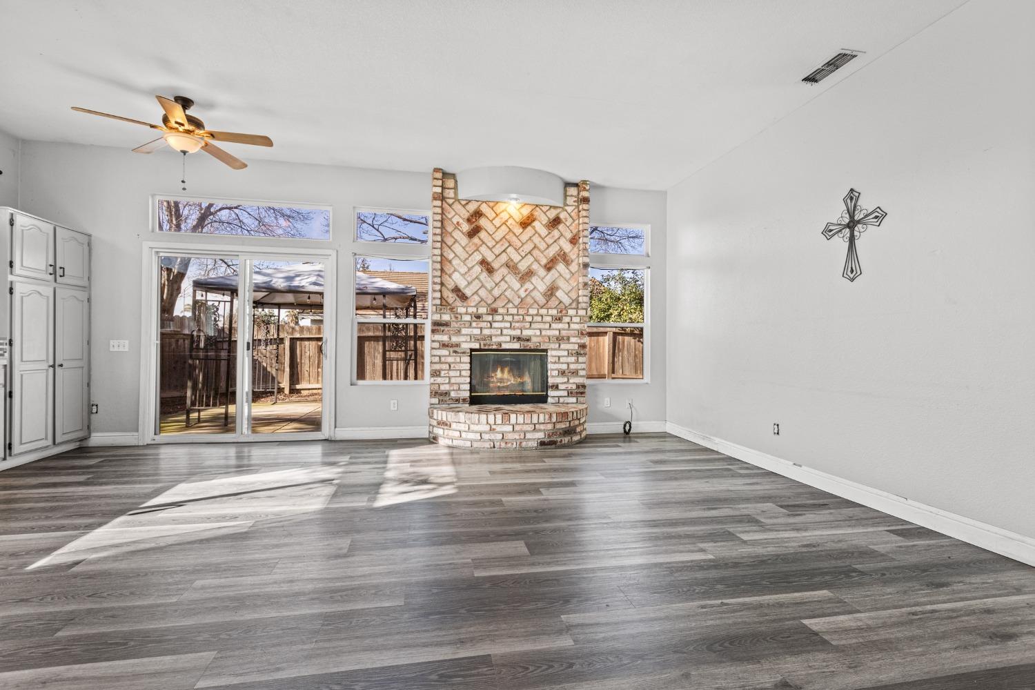 Detail Gallery Image 3 of 26 For 1162 Stormwood Ave, Galt,  CA 95632 - 4 Beds | 2 Baths