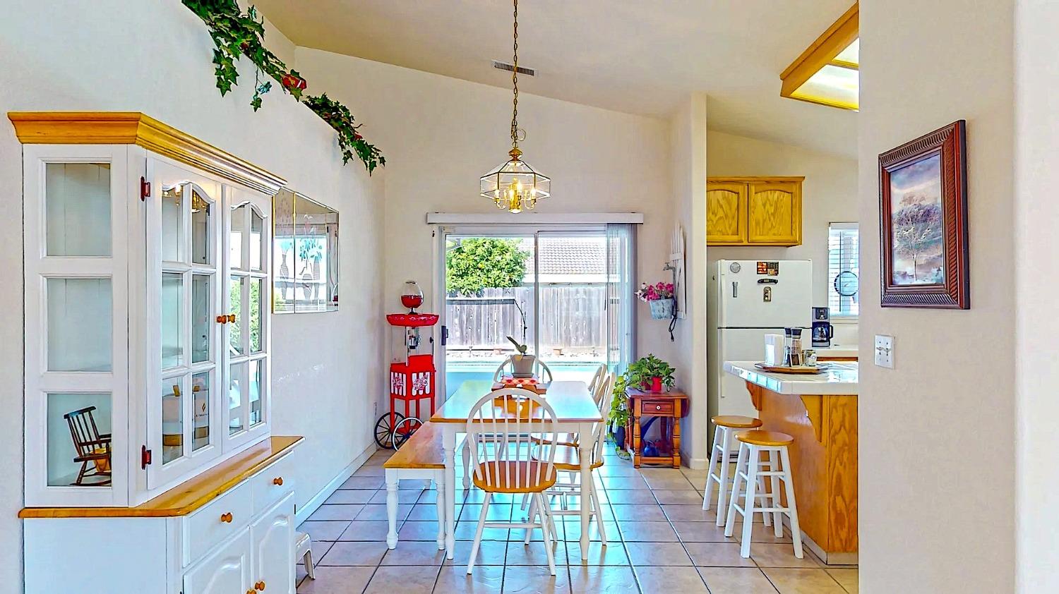 Detail Gallery Image 10 of 35 For 6007 Lenay Way, Riverbank,  CA 95367 - 3 Beds | 2 Baths