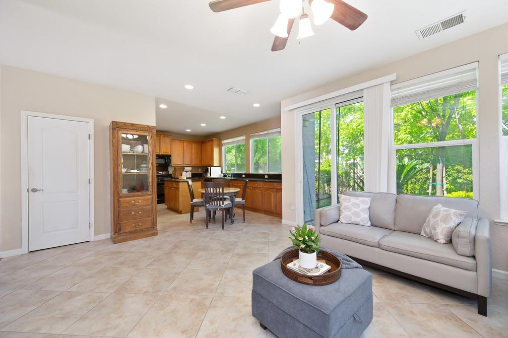Detail Gallery Image 22 of 49 For 3532 Nouveau Way, Rancho Cordova,  CA 95670 - 4 Beds | 3 Baths