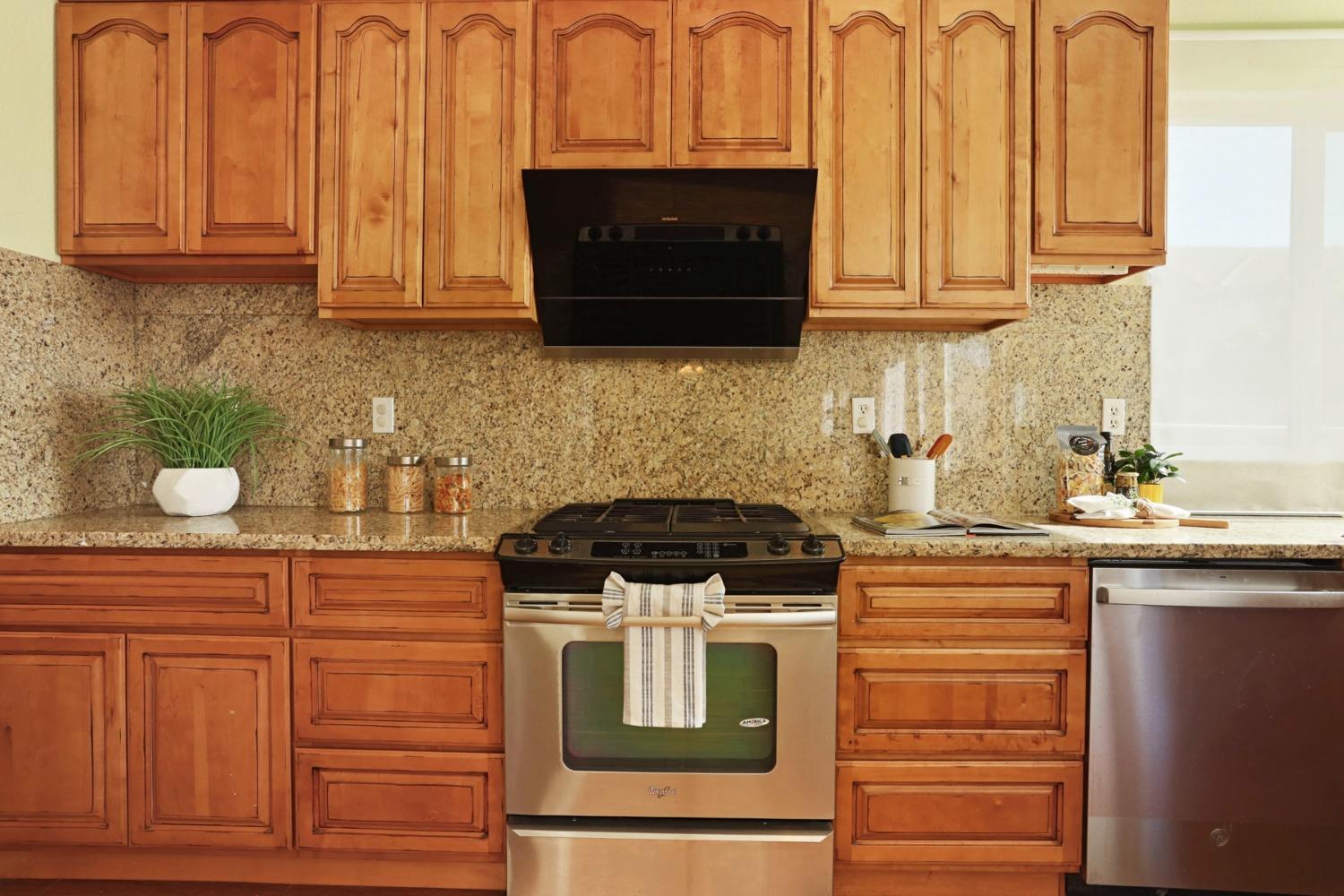 Detail Gallery Image 12 of 65 For 9572 Crystal Water Way, Elk Grove,  CA 95624 - 6 Beds | 4/1 Baths