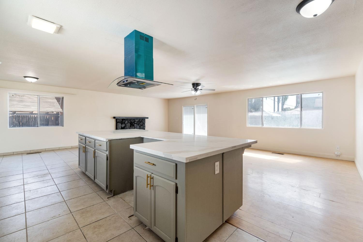 Detail Gallery Image 16 of 39 For 2738 S Fairway Ct, Visalia,  CA 93277 - 4 Beds | 2/1 Baths