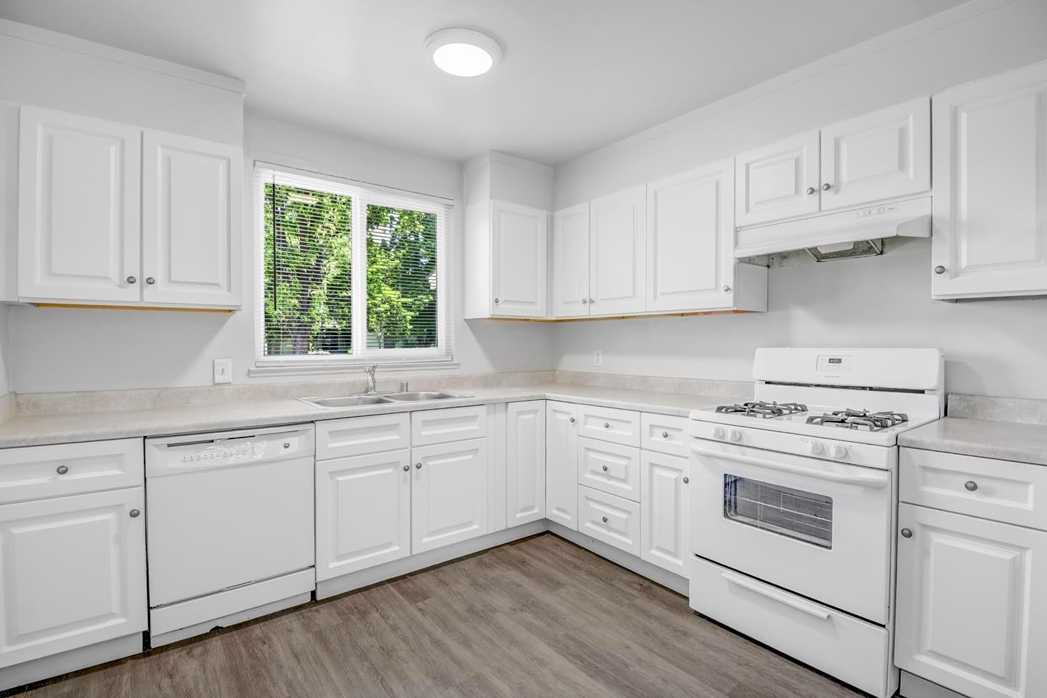 Detail Gallery Image 13 of 44 For 5720 Ortega St, Sacramento,  CA 95824 - 3 Beds | 2 Baths