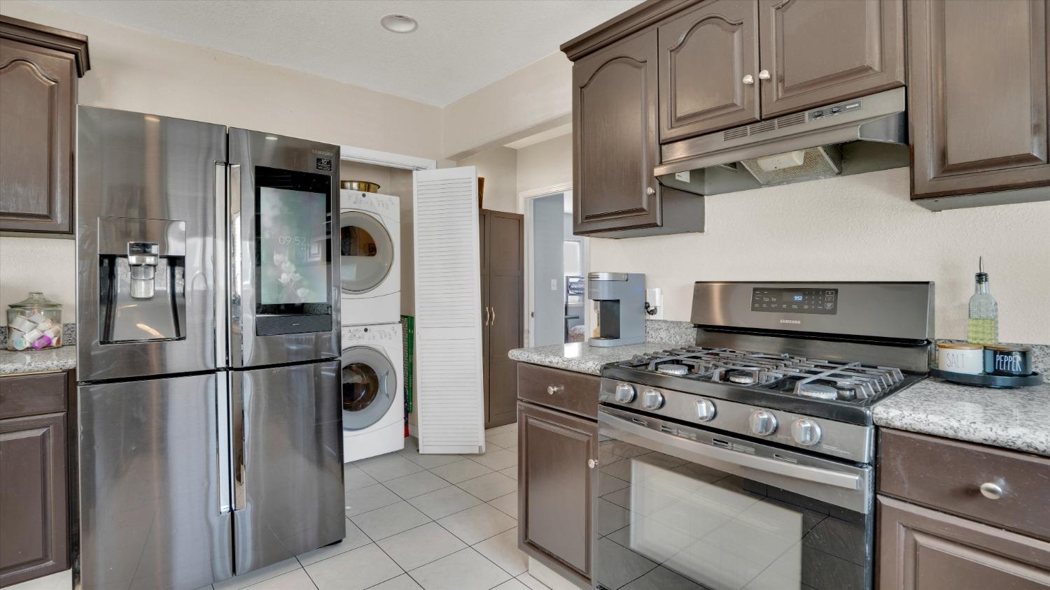 Detail Gallery Image 9 of 19 For 1175 Whitton Ave, San Jose,  CA 95116 - 3 Beds | 3 Baths
