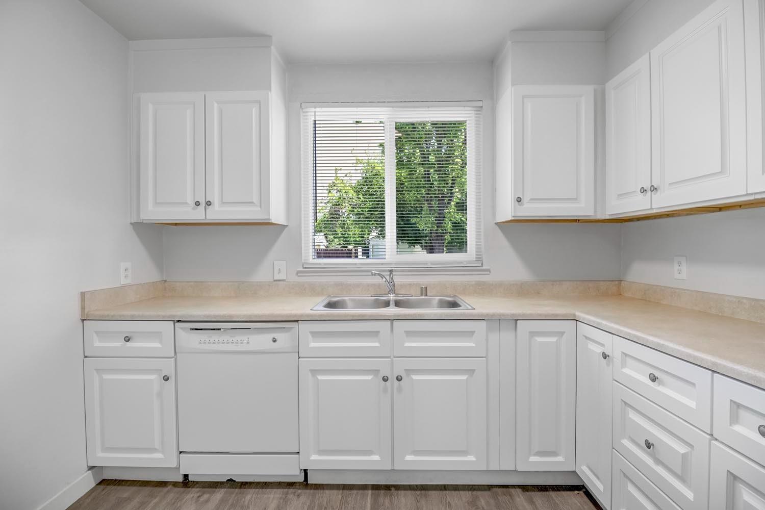 Detail Gallery Image 15 of 44 For 5720 Ortega St, Sacramento,  CA 95824 - 3 Beds | 2 Baths