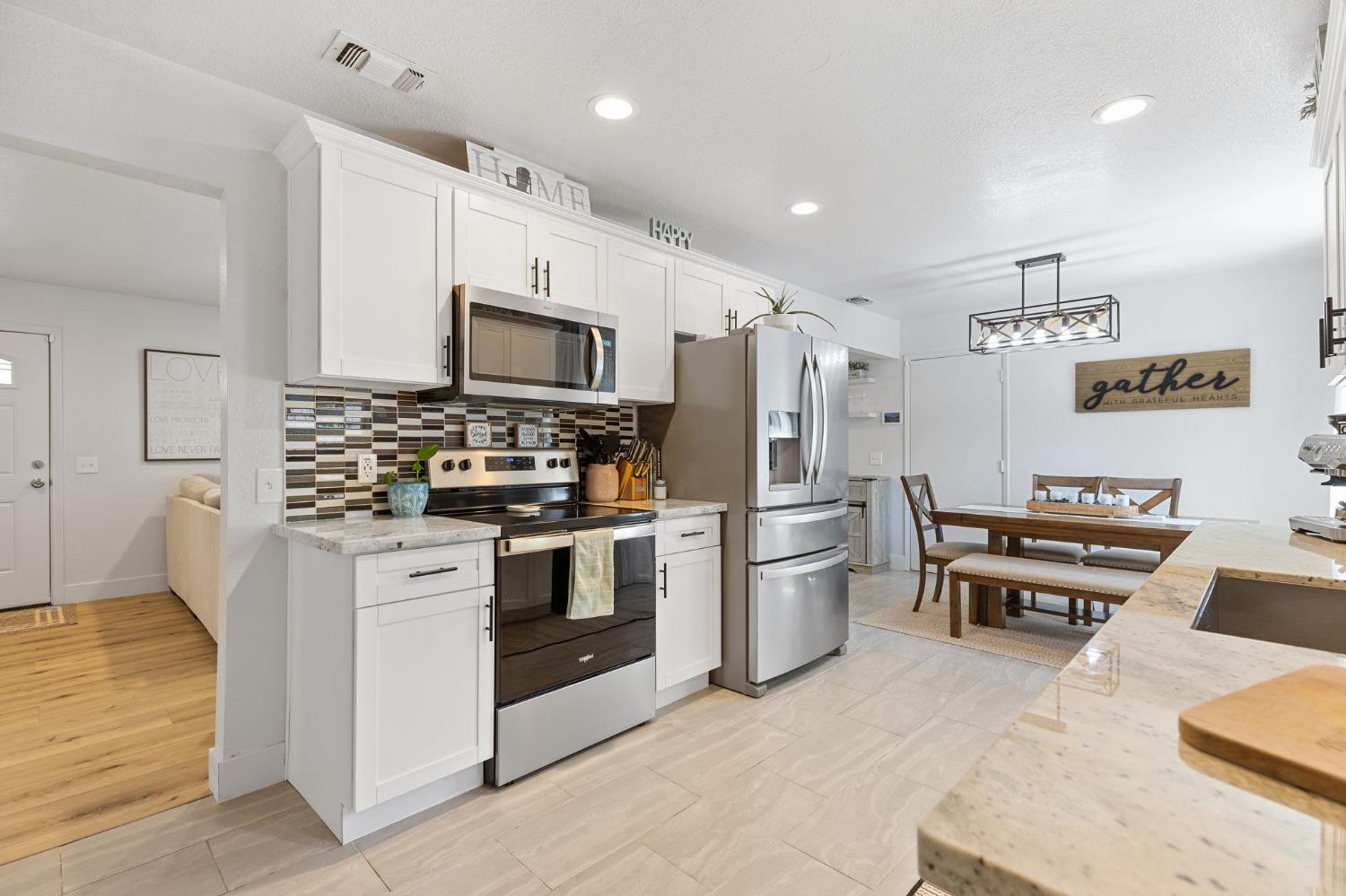 Detail Gallery Image 10 of 42 For 5224 North Ave, Carmichael,  CA 95608 - 3 Beds | 2 Baths