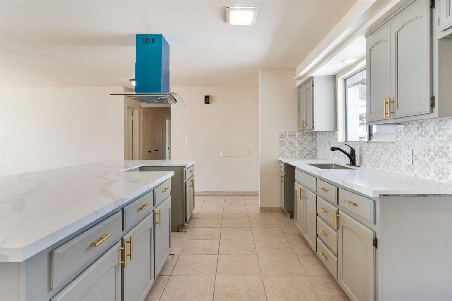 Detail Gallery Image 13 of 39 For 2738 S Fairway Ct, Visalia,  CA 93277 - 4 Beds | 2/1 Baths