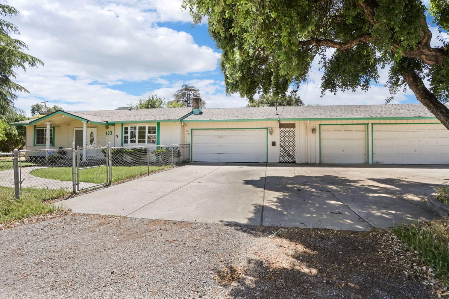 Detail Gallery Image 1 of 40 For 133 S Carroll Ave, Stockton,  CA 95215 - 3 Beds | 2 Baths