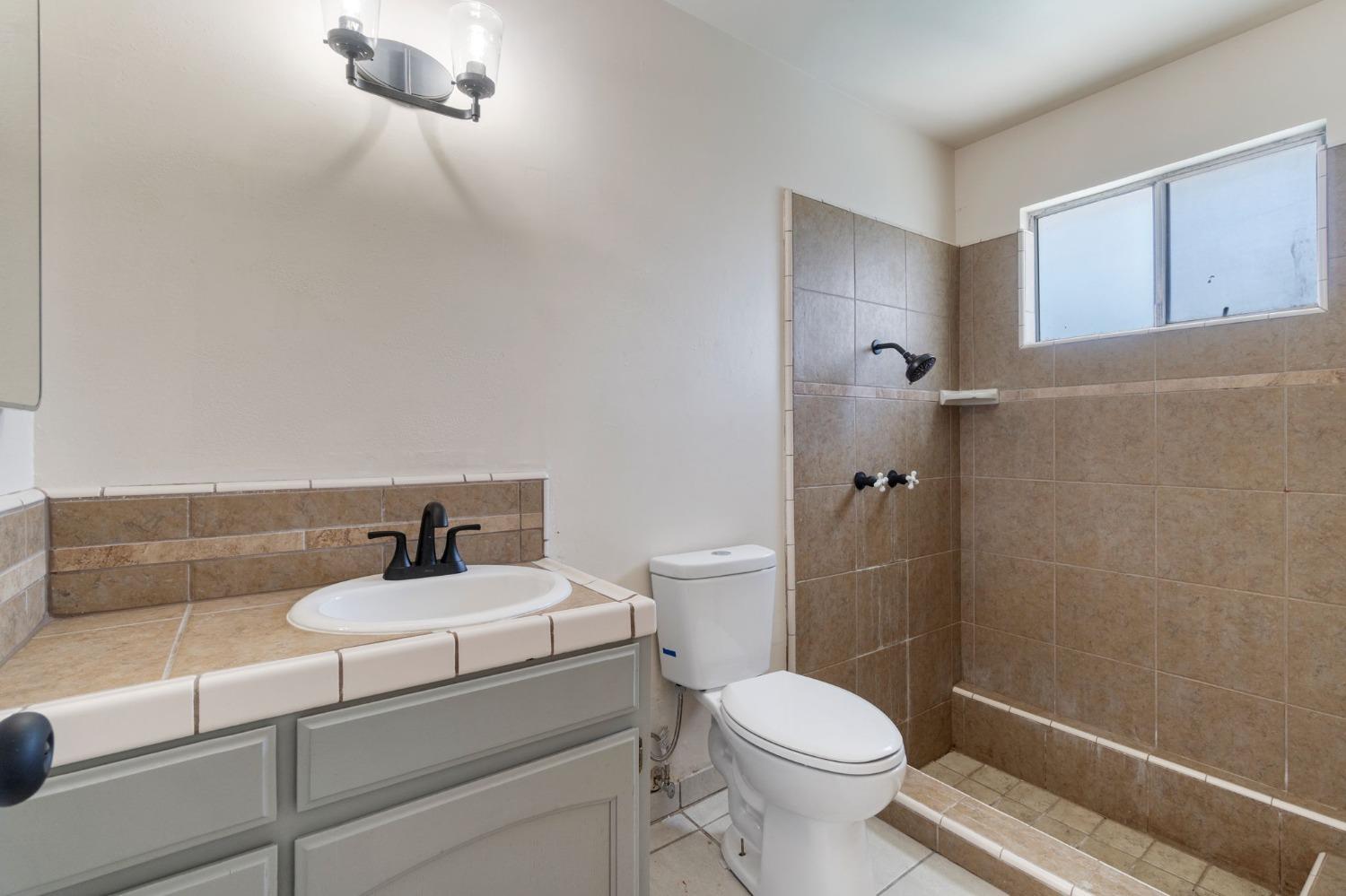 Detail Gallery Image 29 of 39 For 2738 S Fairway Ct, Visalia,  CA 93277 - 4 Beds | 2/1 Baths