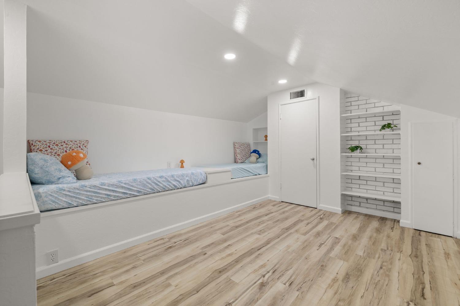 Detail Gallery Image 13 of 18 For 7409 East Pkwy, Sacramento,  CA 95823 - 4 Beds | 2 Baths