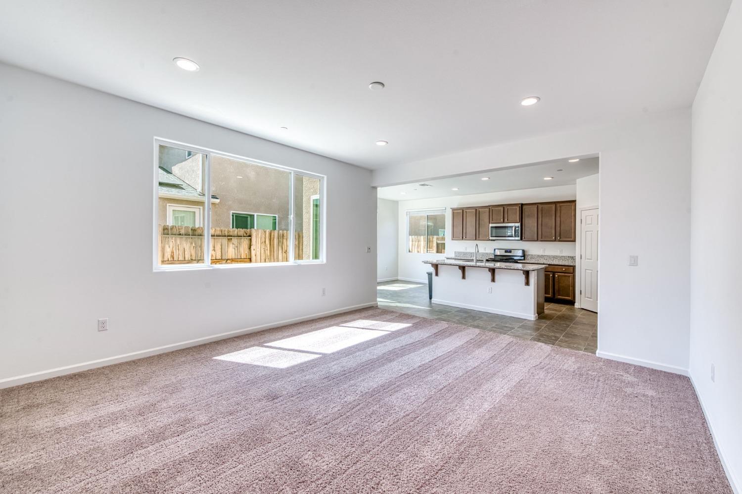 Detail Gallery Image 10 of 47 For 2785 N Schneider Ave, Fresno,  CA 93737 - 4 Beds | 3 Baths