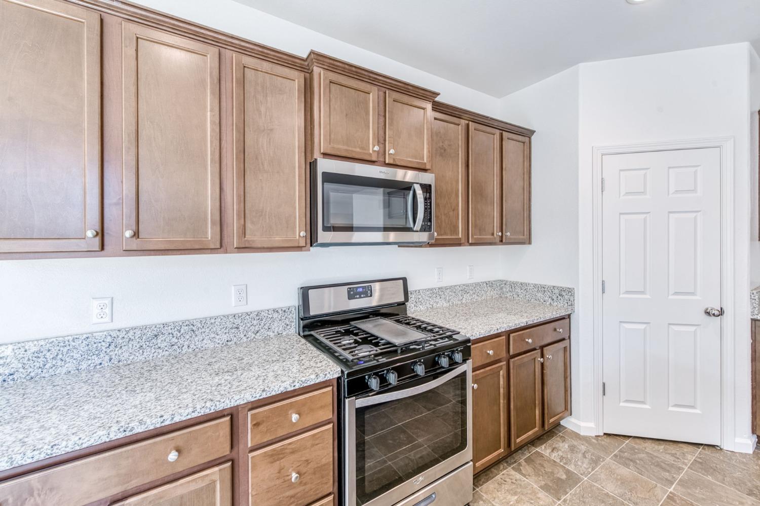 Detail Gallery Image 17 of 47 For 2785 N Schneider Ave, Fresno,  CA 93737 - 4 Beds | 3 Baths