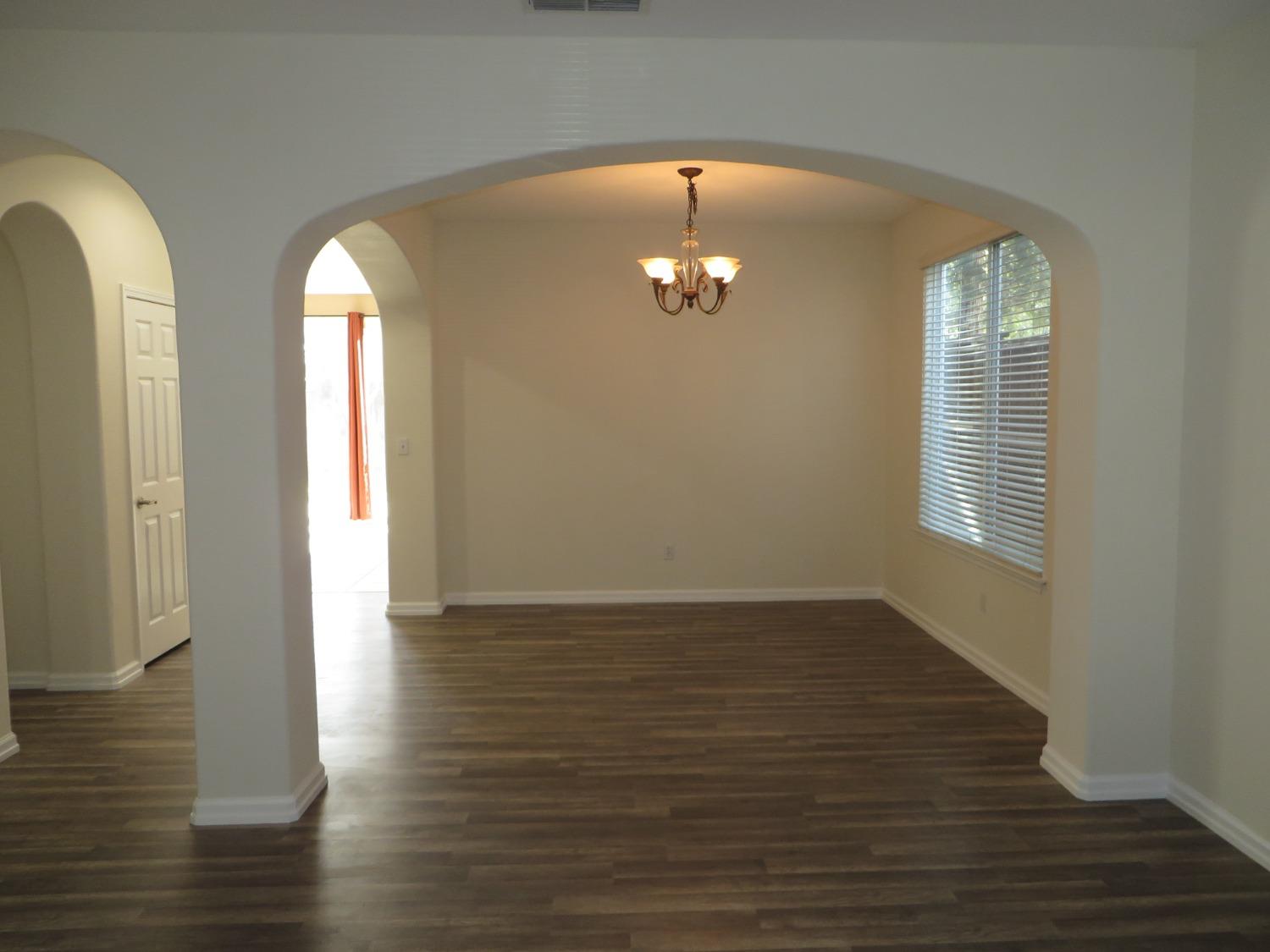 Detail Gallery Image 2 of 17 For 2120 Lonnie Beck Way, Stockton,  CA 95209 - 4 Beds | 2/1 Baths