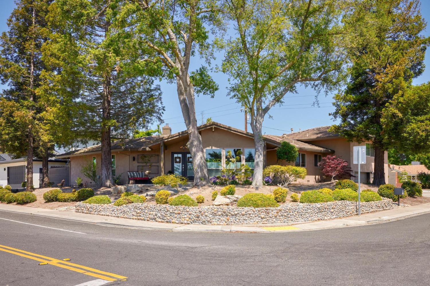 Detail Gallery Image 1 of 65 For 23271 S Pebble Beach Ln, Ripon,  CA 95366 - 3 Beds | 3 Baths