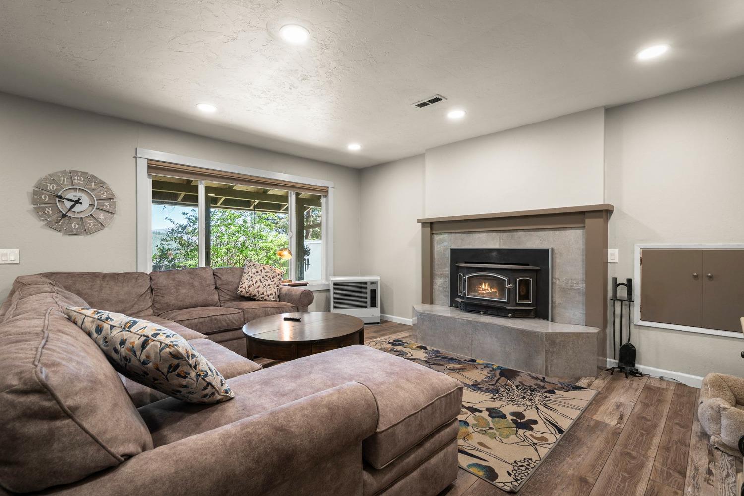 Detail Gallery Image 2 of 23 For 373 Alder St, Quincy,  CA 95971 - 3 Beds | 2 Baths
