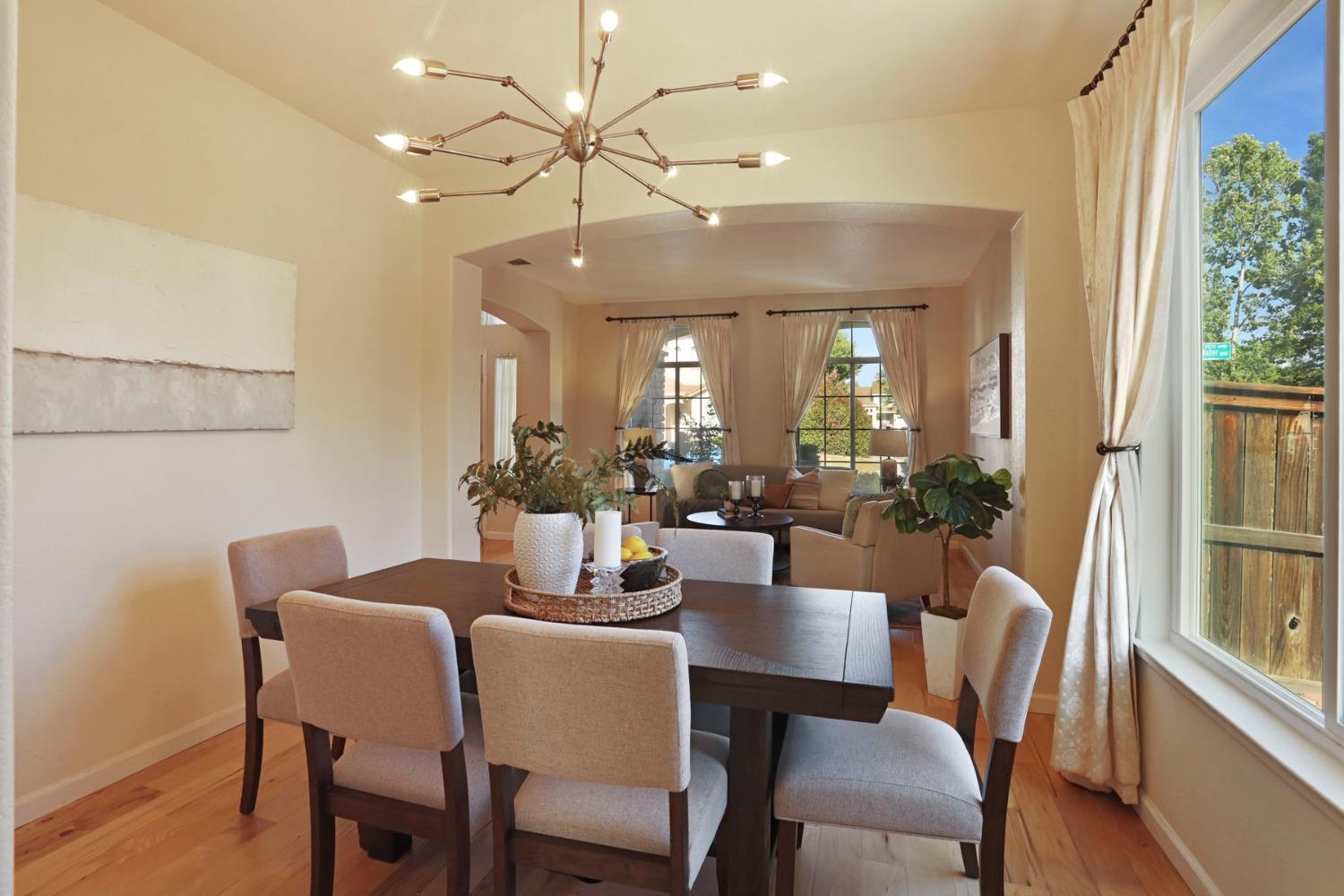 Detail Gallery Image 9 of 65 For 9572 Crystal Water Way, Elk Grove,  CA 95624 - 6 Beds | 4/1 Baths