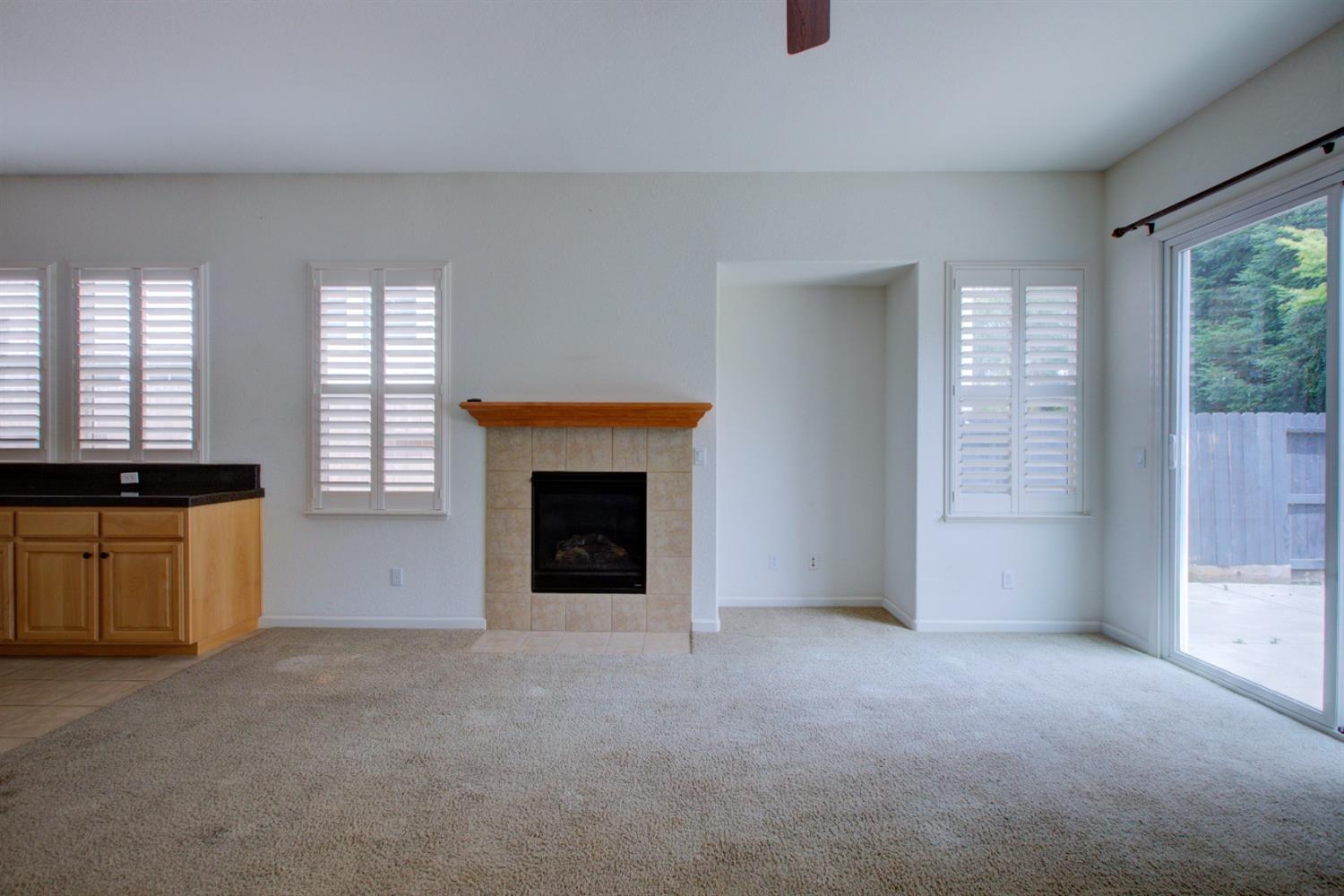Detail Gallery Image 3 of 37 For 3804 Apple Blossom Ln, Turlock,  CA 95382 - 3 Beds | 2 Baths