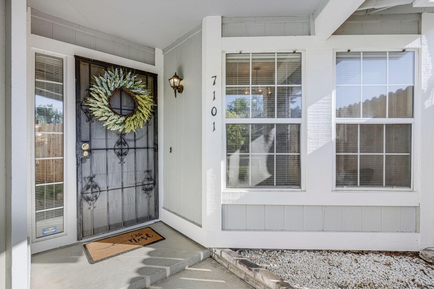 Detail Gallery Image 4 of 36 For 7101 Sutherland Way, Elk Grove,  CA 95758 - 3 Beds | 2 Baths