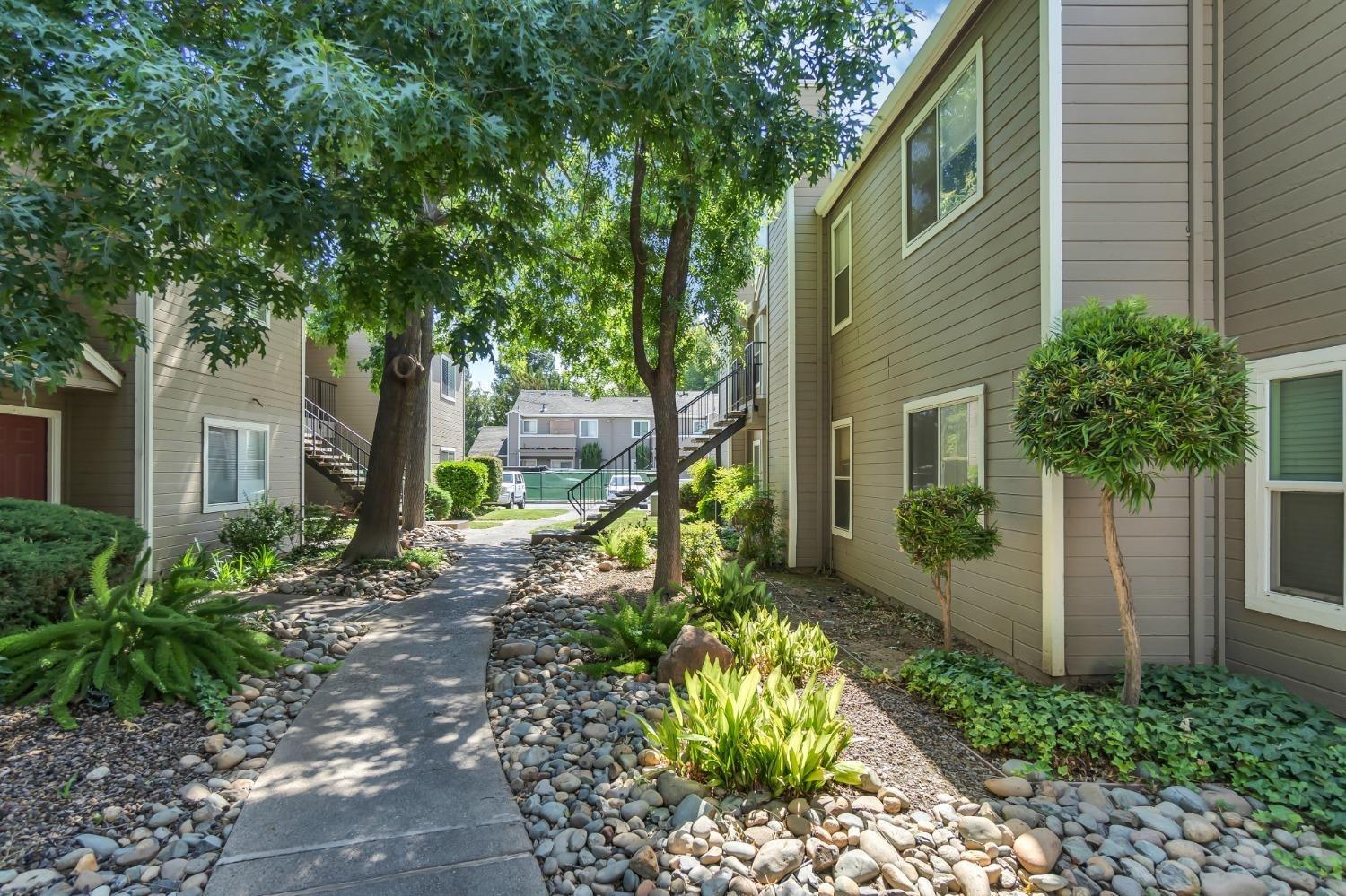 Photo #2: 225057795 Listing 