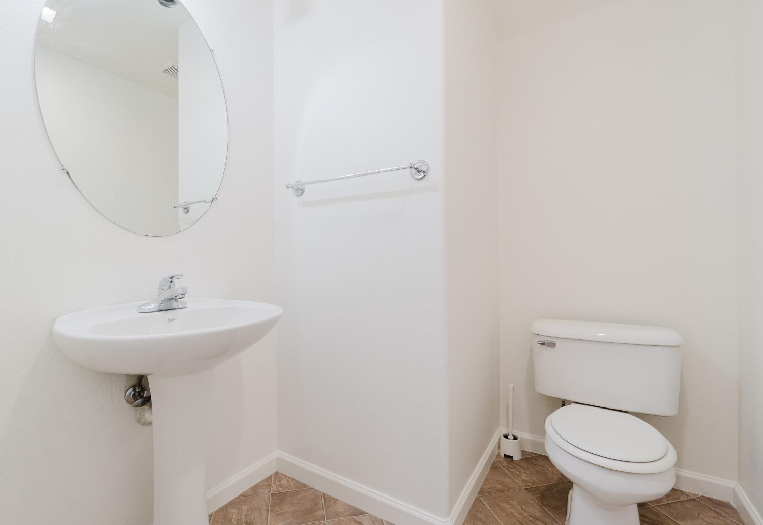 Detail Gallery Image 6 of 25 For 10931 Dutch Tulip Dr, Stockton,  CA 95209 - 4 Beds | 2/1 Baths