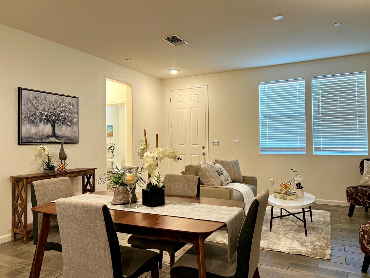 Detail Gallery Image 3 of 29 For 2542 Natomas Crossing Dr, Sacramento,  CA 95834 - 3 Beds | 2/1 Baths