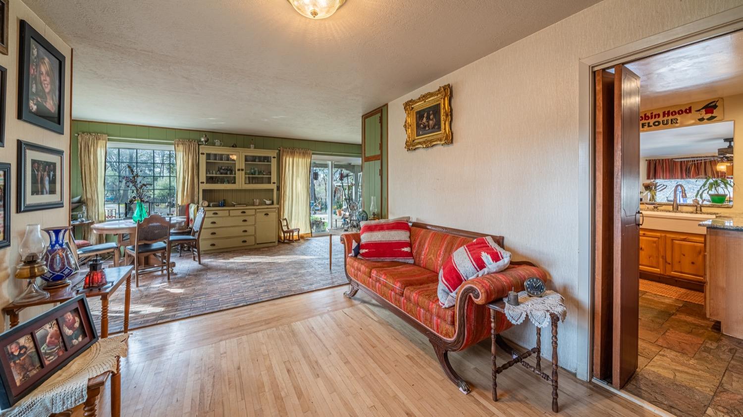 Detail Gallery Image 16 of 74 For 2673 Stone Ln, Placerville,  CA 95667 - 4 Beds | 3/1 Baths