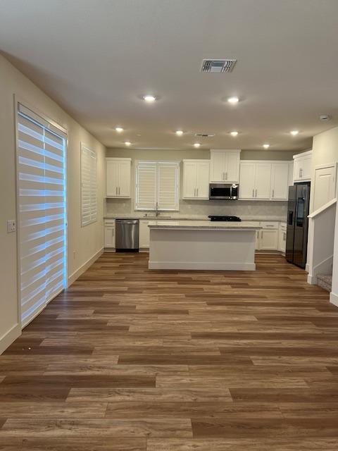 Detail Gallery Image 12 of 44 For 5628 Kusnick Ave, Tracy,  CA 95375 - 5 Beds | 3/1 Baths