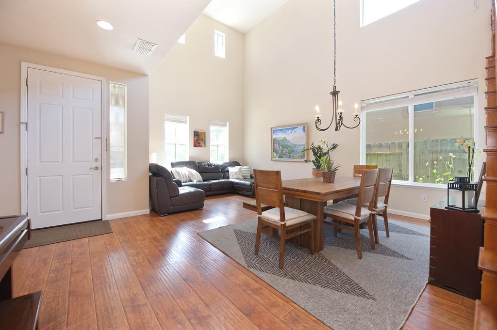 Detail Gallery Image 8 of 49 For 3532 Nouveau Way, Rancho Cordova,  CA 95670 - 4 Beds | 3 Baths