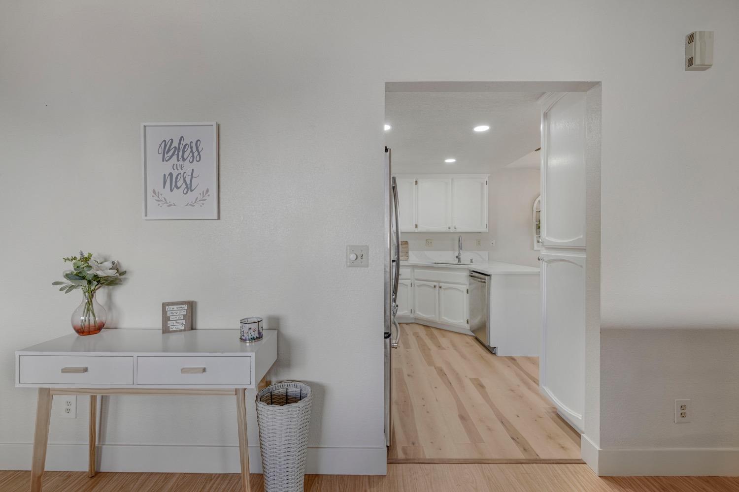 Detail Gallery Image 9 of 36 For 7101 Sutherland Way, Elk Grove,  CA 95758 - 3 Beds | 2 Baths
