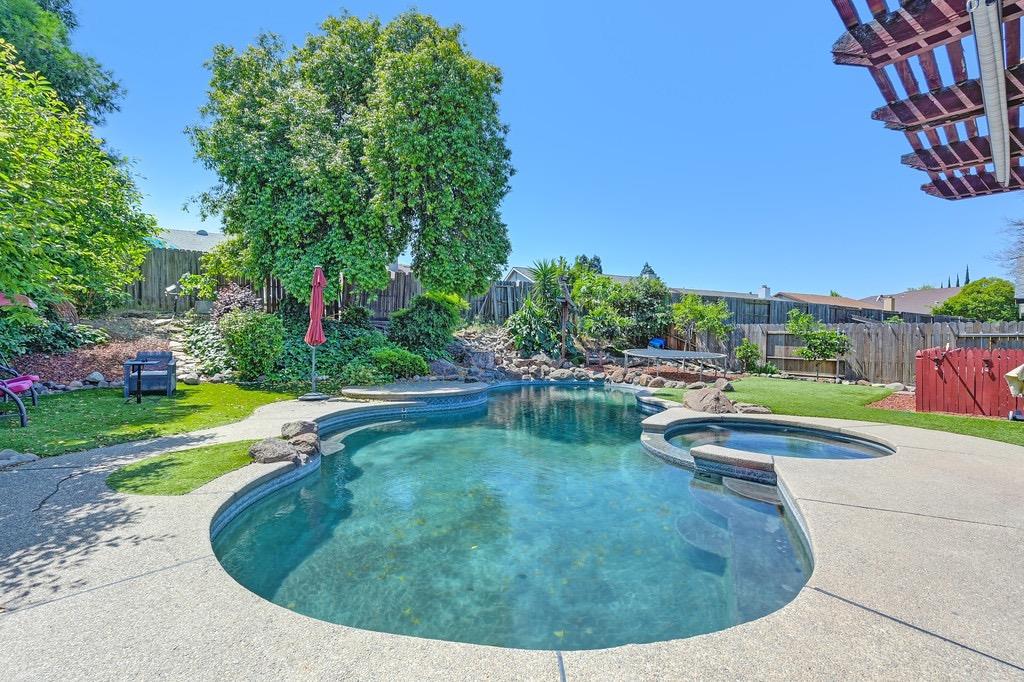 Detail Gallery Image 4 of 33 For 3928 Little Rock Dr, Antelope,  CA 95843 - 3 Beds | 2 Baths