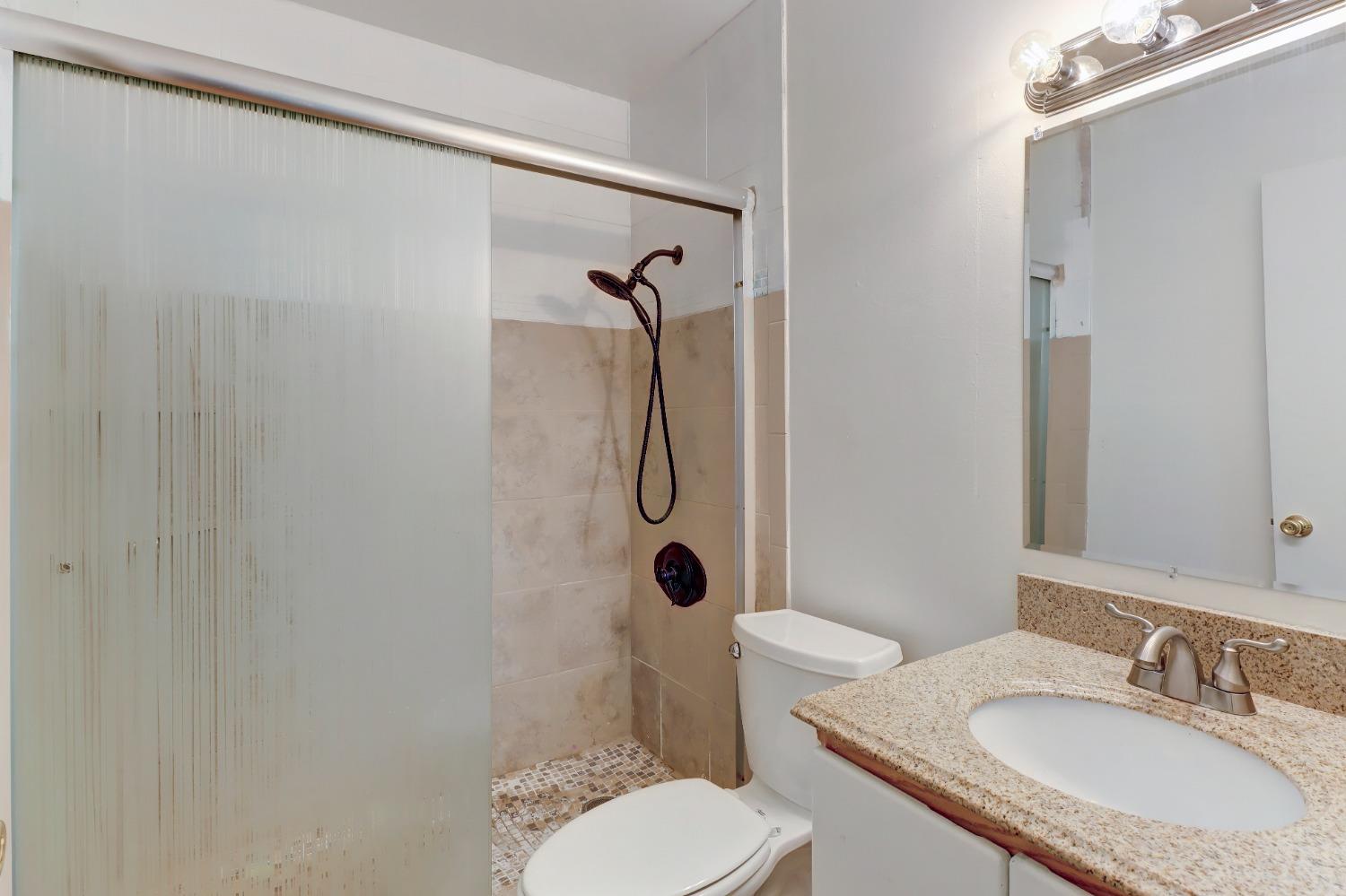 Detail Gallery Image 19 of 22 For 1914 El Paso Ave #1,  Davis,  CA 95618 - 2 Beds | 1 Baths