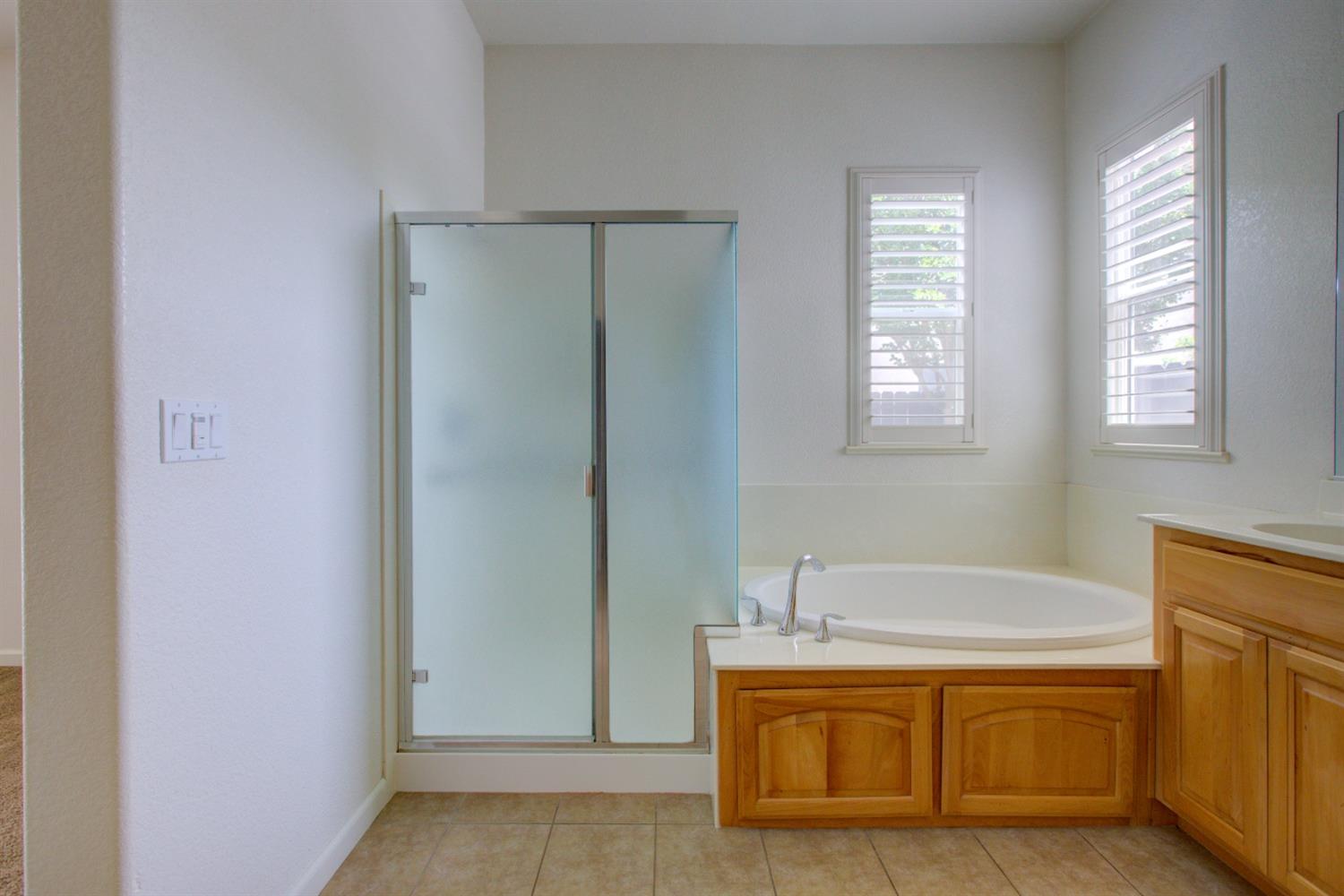 Detail Gallery Image 9 of 37 For 3804 Apple Blossom Ln, Turlock,  CA 95382 - 3 Beds | 2 Baths