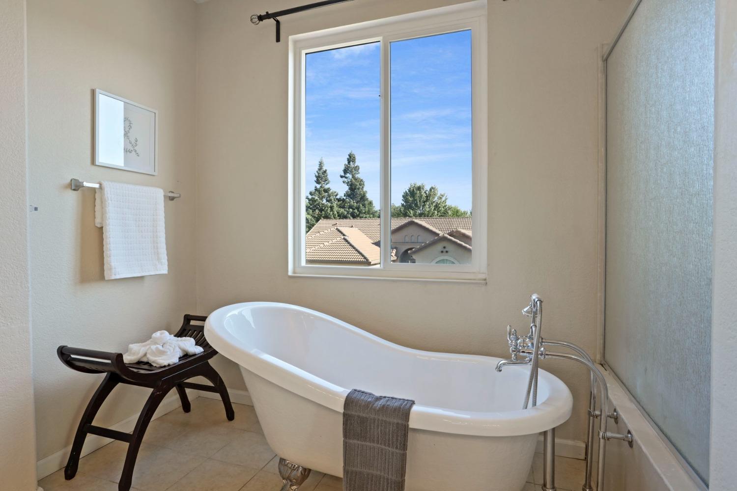 Detail Gallery Image 34 of 65 For 9572 Crystal Water Way, Elk Grove,  CA 95624 - 6 Beds | 4/1 Baths