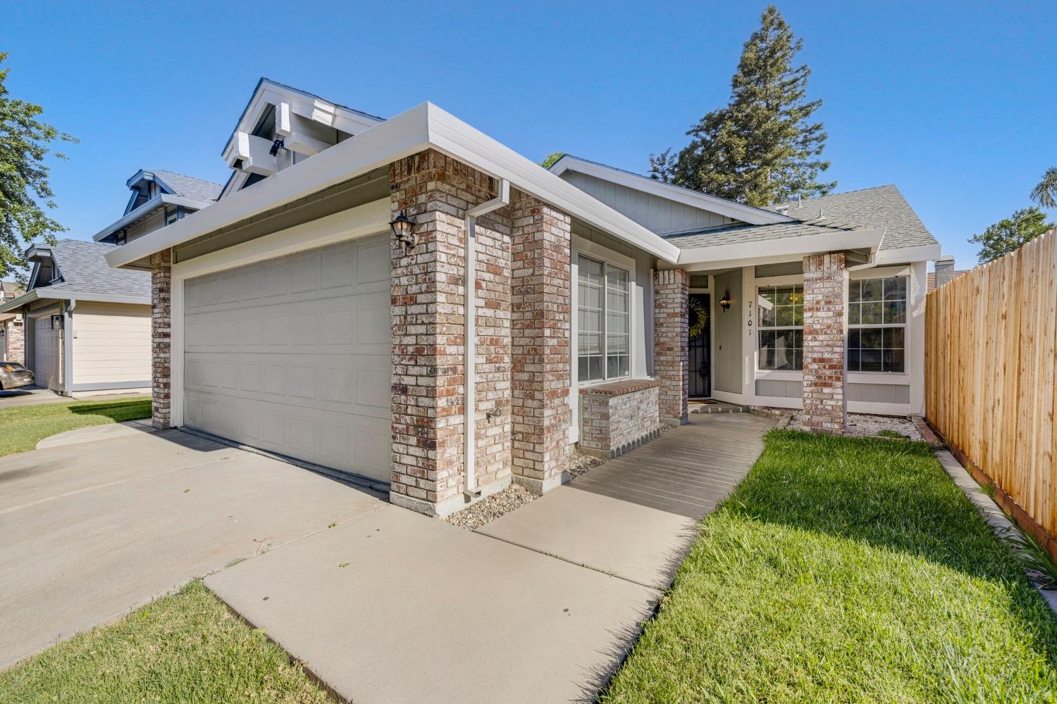 Detail Gallery Image 1 of 36 For 7101 Sutherland Way, Elk Grove,  CA 95758 - 3 Beds | 2 Baths