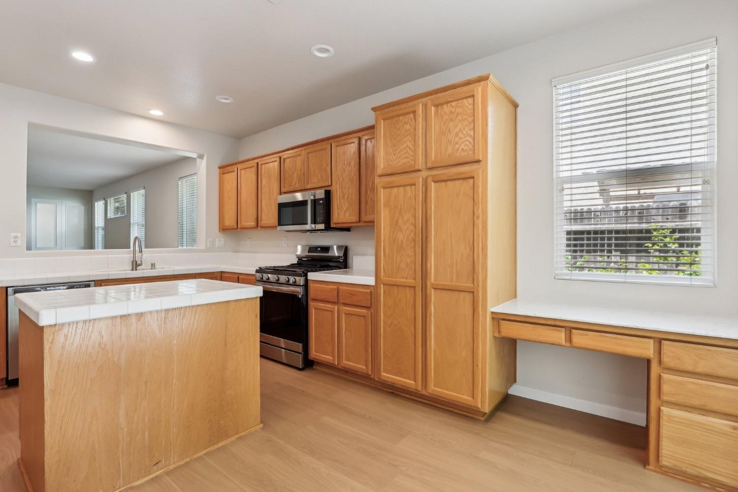 Detail Gallery Image 7 of 43 For 1707 Danbrook Dr, Sacramento,  CA 95835 - 3 Beds | 2 Baths