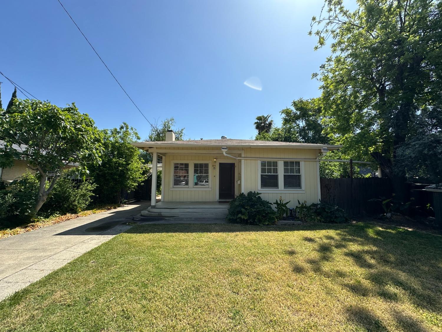 Detail Gallery Image 2 of 33 For 845 4th St, Woodland,  CA 95695 - 3 Beds | 1 Baths