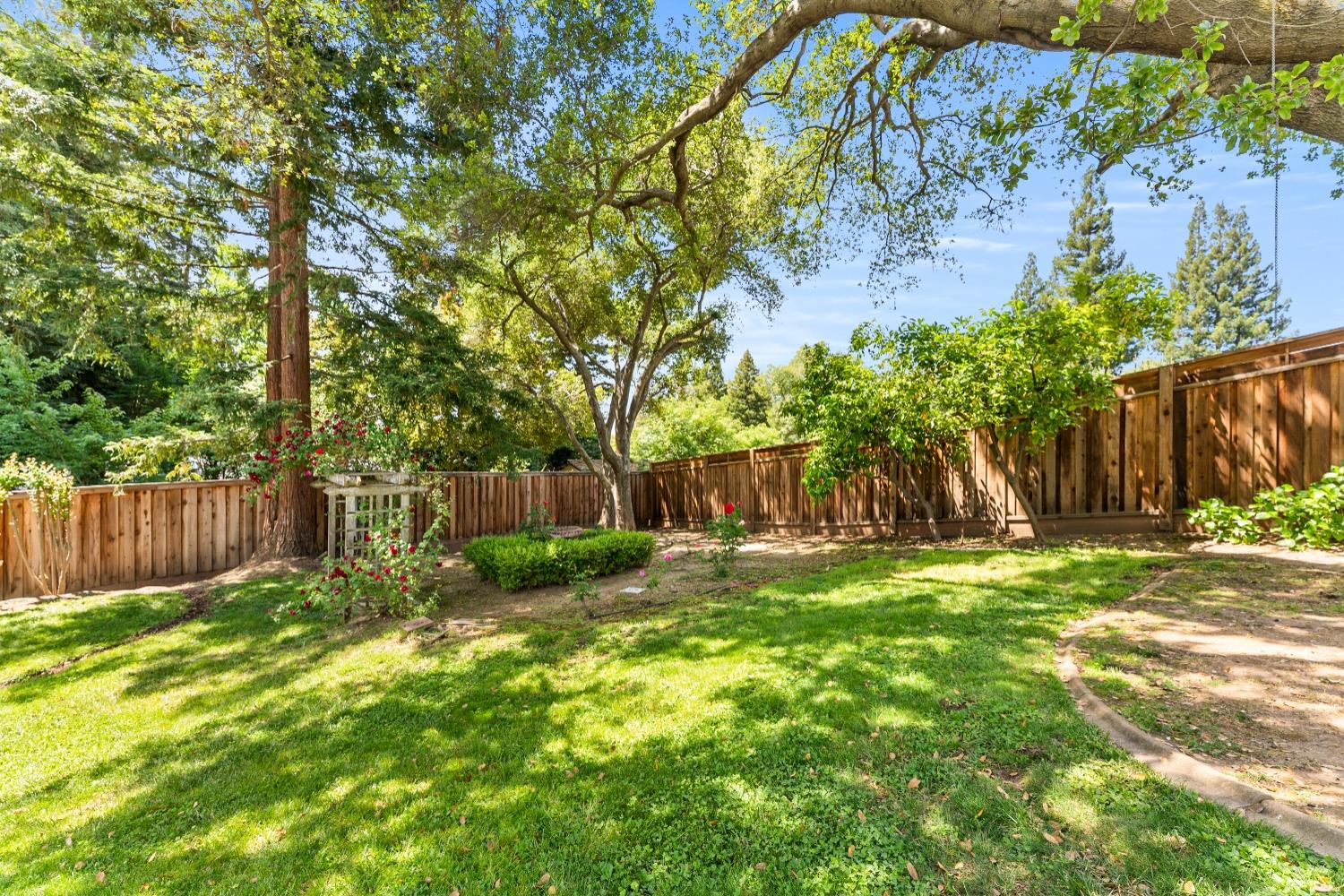 Detail Gallery Image 30 of 38 For 8462 Hialeah Way, Fair Oaks,  CA 95628 - 4 Beds | 3 Baths