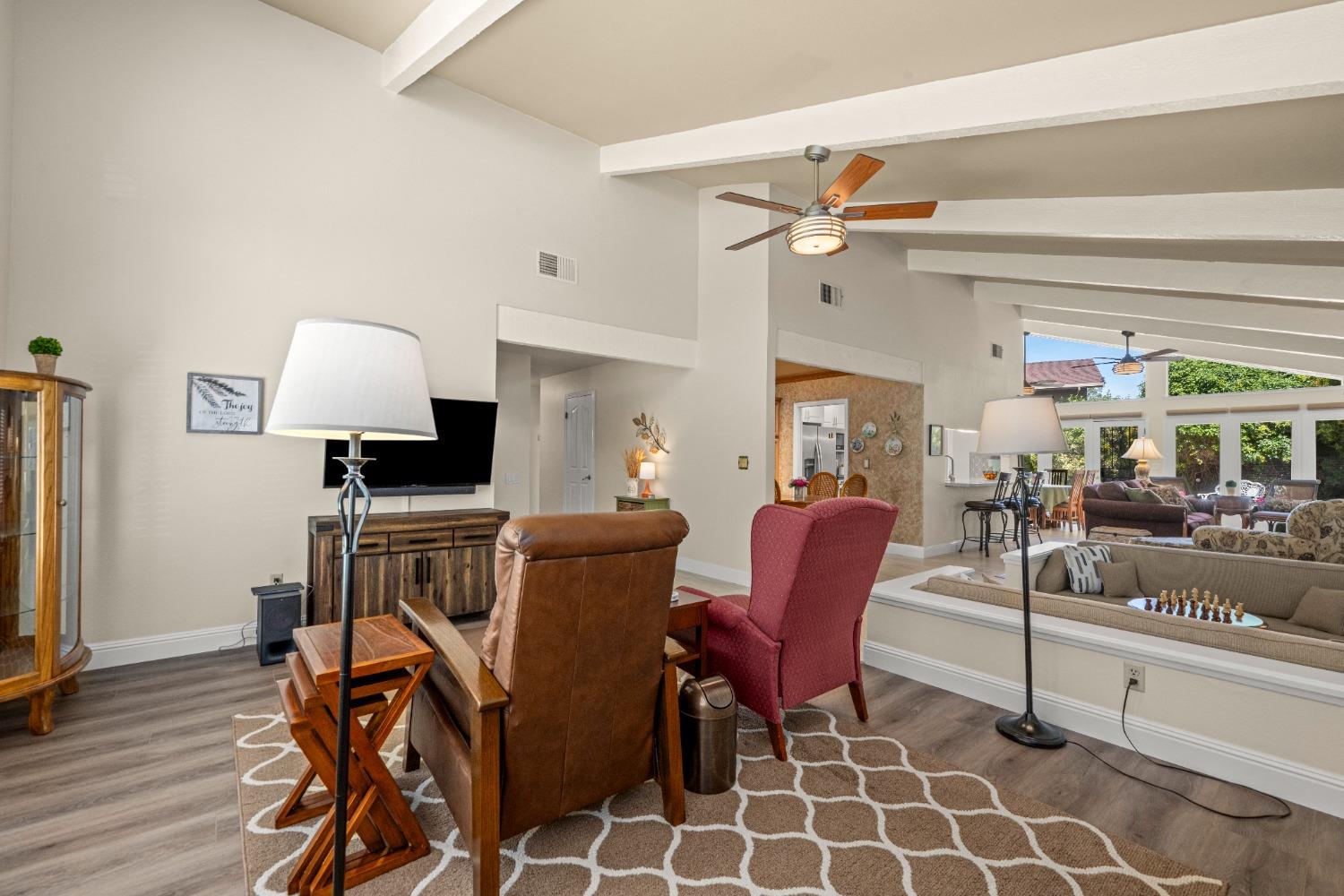Detail Gallery Image 8 of 54 For 2659 Argolis Way, Sacramento,  CA 95826 - 3 Beds | 2 Baths