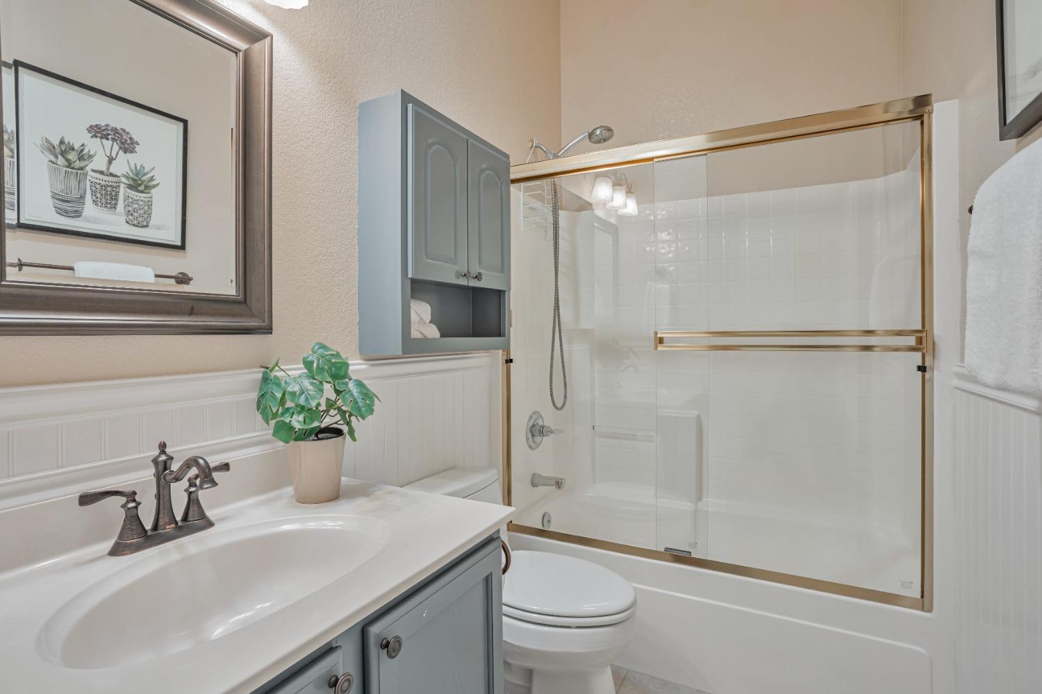 Detail Gallery Image 18 of 26 For 9505 Emerald Cove Ln, Elk Grove,  CA 95758 - 3 Beds | 2 Baths