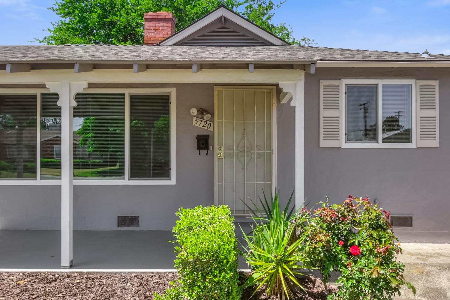 Detail Gallery Image 3 of 44 For 5720 Ortega St, Sacramento,  CA 95824 - 3 Beds | 2 Baths