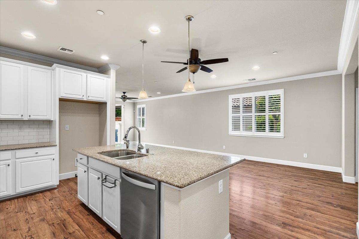 Detail Gallery Image 13 of 84 For 1377 Arbor Brook Dr, Manteca,  CA 95336 - 3 Beds | 2 Baths