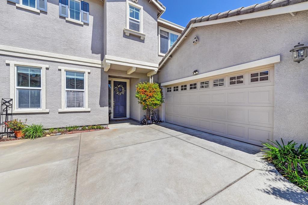 Detail Gallery Image 3 of 49 For 3532 Nouveau Way, Rancho Cordova,  CA 95670 - 4 Beds | 3 Baths