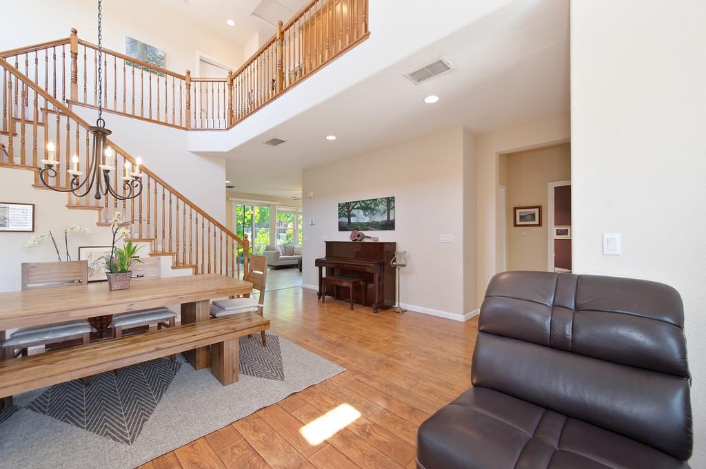 Detail Gallery Image 11 of 49 For 3532 Nouveau Way, Rancho Cordova,  CA 95670 - 4 Beds | 3 Baths