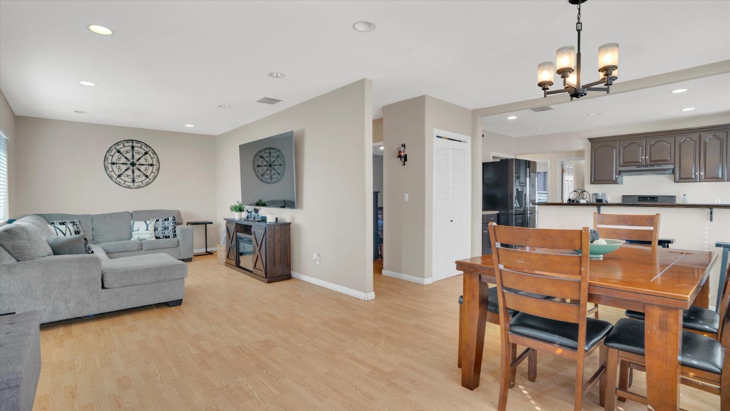 Detail Gallery Image 4 of 19 For 1175 Whitton Ave, San Jose,  CA 95116 - 3 Beds | 3 Baths