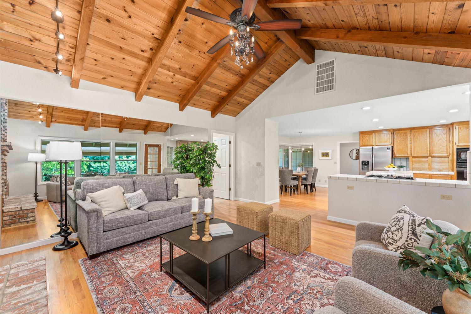 Detail Gallery Image 15 of 38 For 8462 Hialeah Way, Fair Oaks,  CA 95628 - 4 Beds | 3 Baths